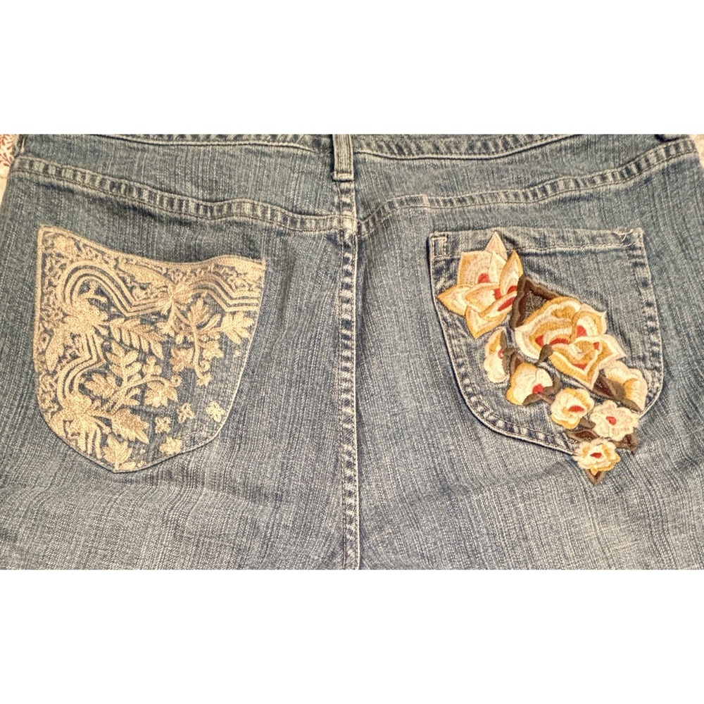 Chico's Platinum Blue Denim‎ Embroidered Crop Jeans Women's Size 2 Excellent